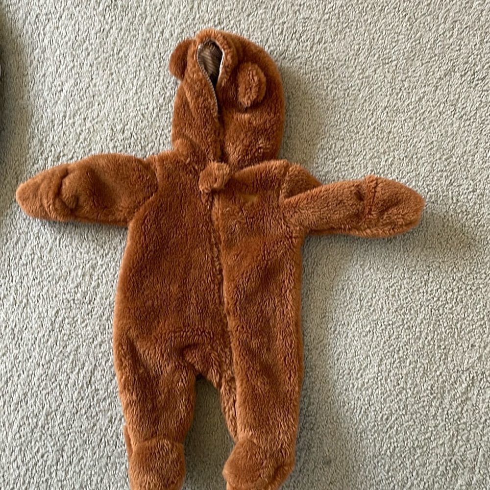 Carters fuzzy bear suit - newborn